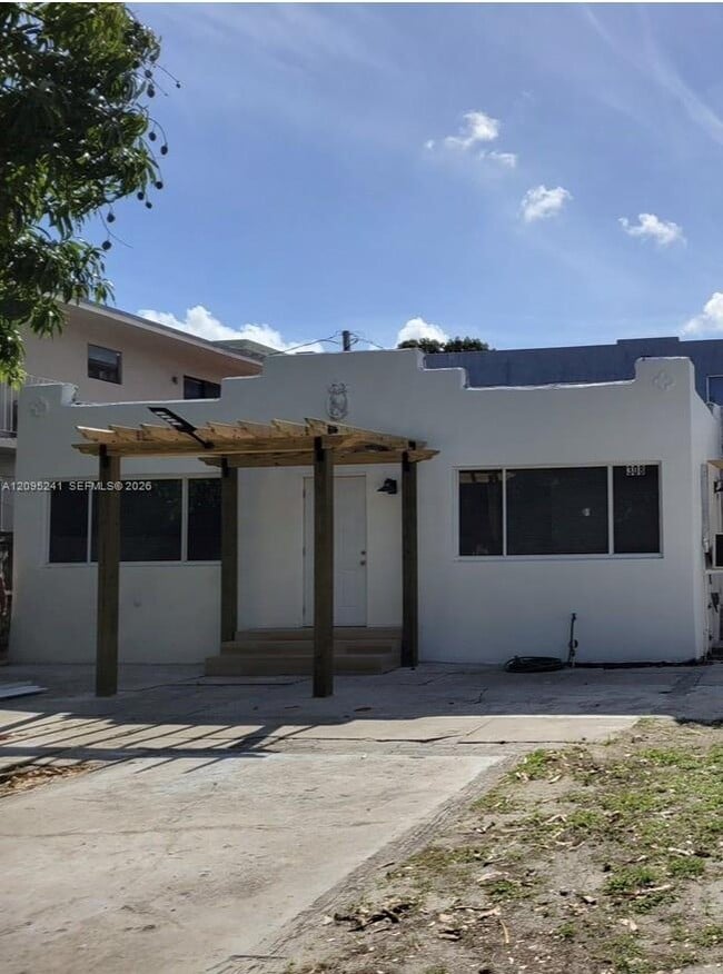 Building Photo - 308 NW 11th Ave