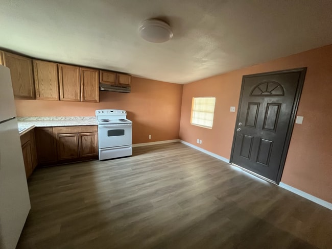 Building Photo - 3911 Spear St