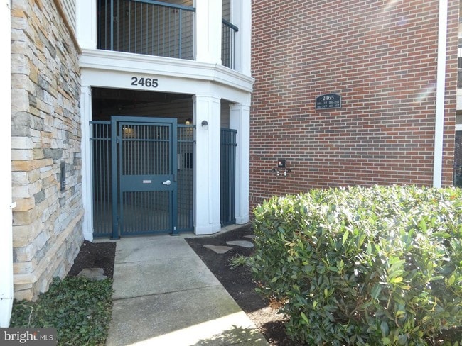 Building Photo - 2465 Army Navy Dr