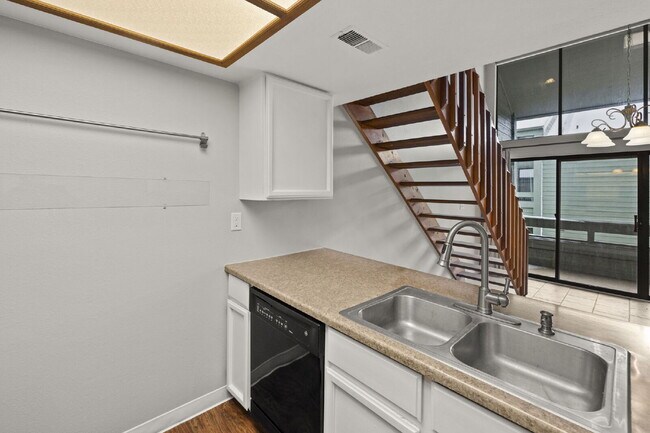 Foto del edificio - Rockrimmon Condo with Loft, Fireplace & Patio + Pool & Hot Tub