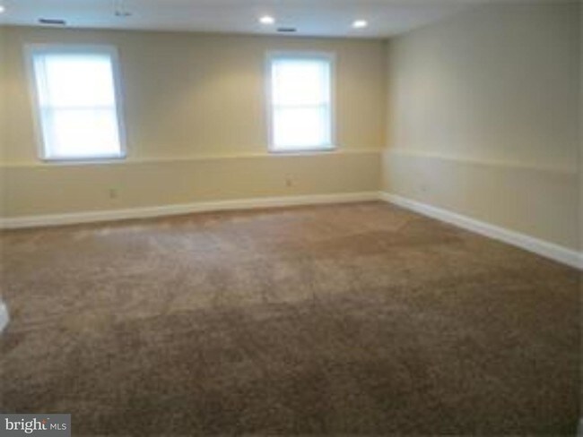 Building Photo - 80 Lupus Ln
