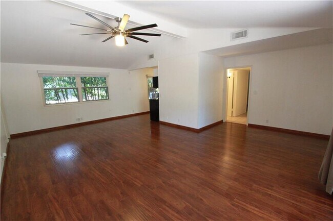 Foto del edificio - 2305 Wilke Dr