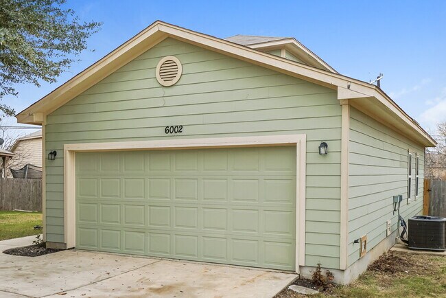 Foto del edificio - 6002 Bear Branch Dr