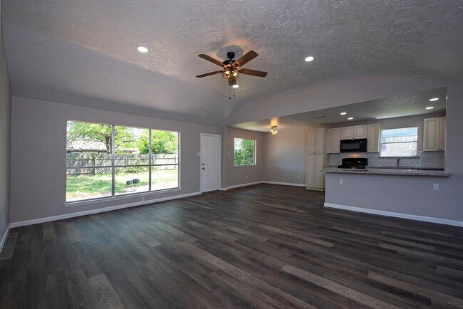 Foto del edificio - 2059 Feather Ridge Dr
