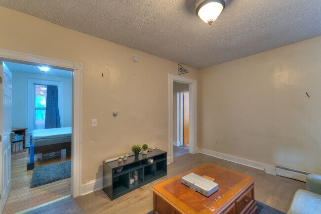 Foto del edificio - 22 Lynwood Pl