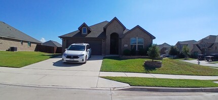 Building Photo - 600 Bayonet Dr