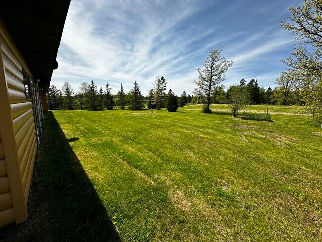 Foto del edificio - 1139 W Knife River Rd