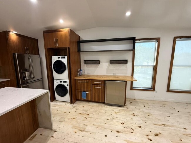 Foto del edificio - 5411 Manor Rd