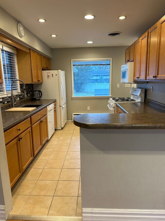 Foto del edificio - 1717 Maywood Dr