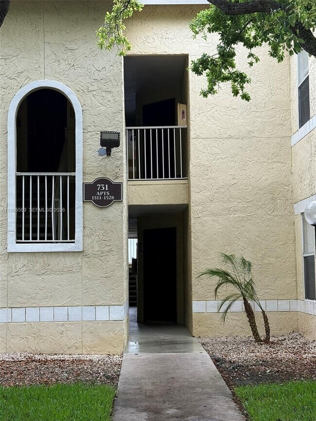 Building Photo - 731 Vista Isles Dr