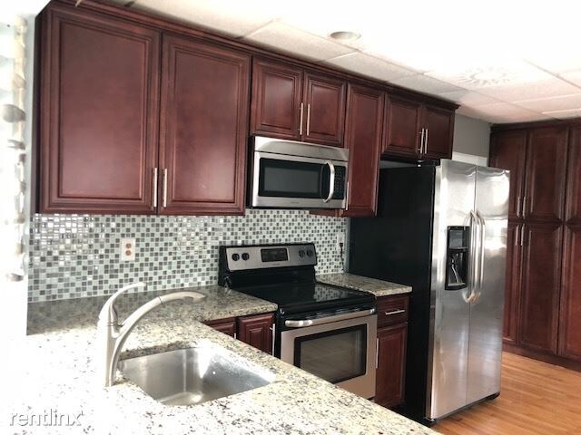Foto principal - 4 br, 1 bath House - 121 Pond Lily Ave