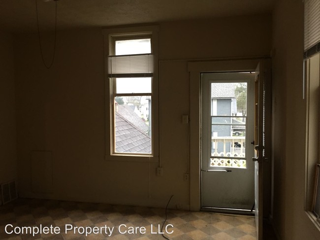 Building Photo - 735 N Elm St