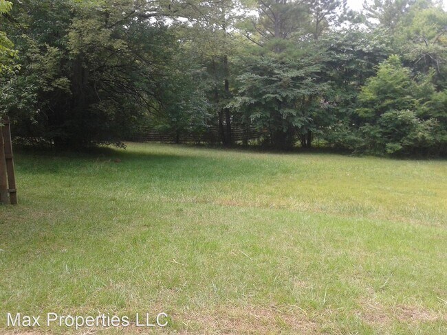 Building Photo - 6 br, 3 bath House - 507 Colonial Circle