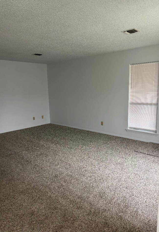 Large living room - 5018 W 5th Pl