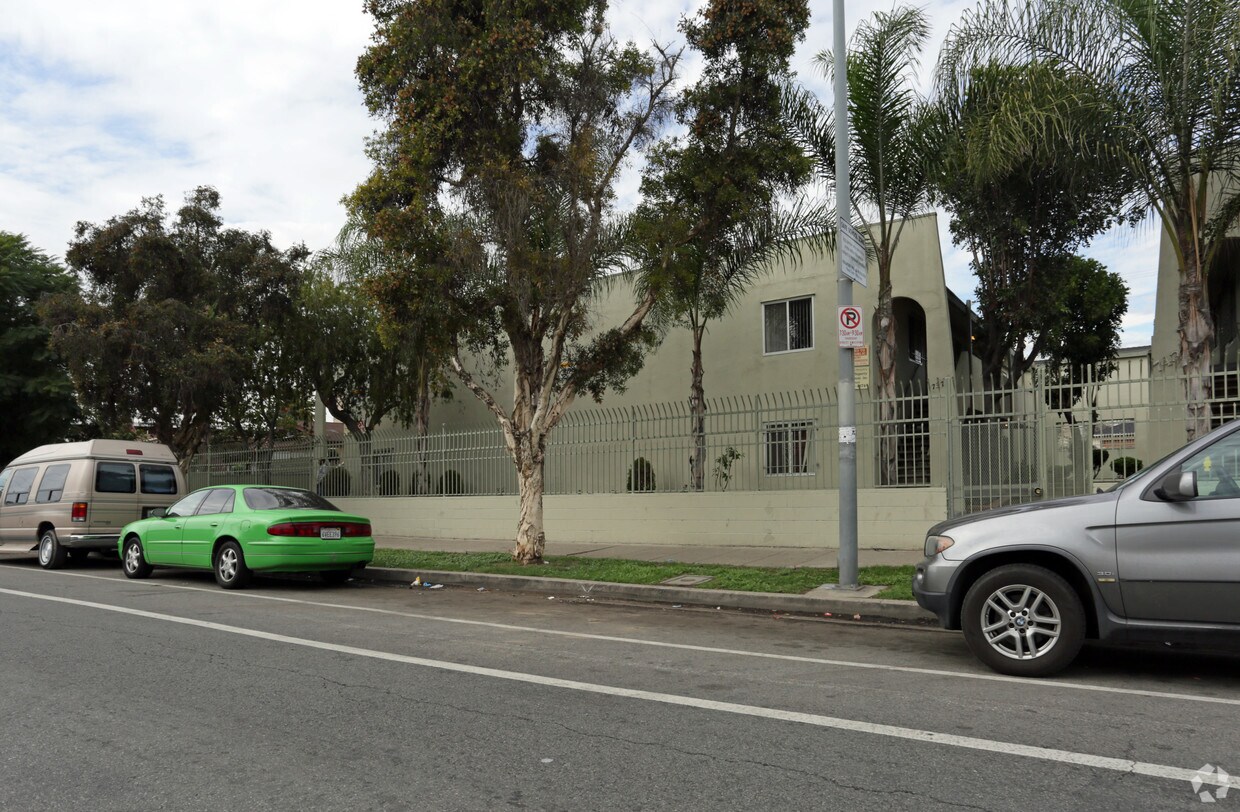 Building Photo - 108th