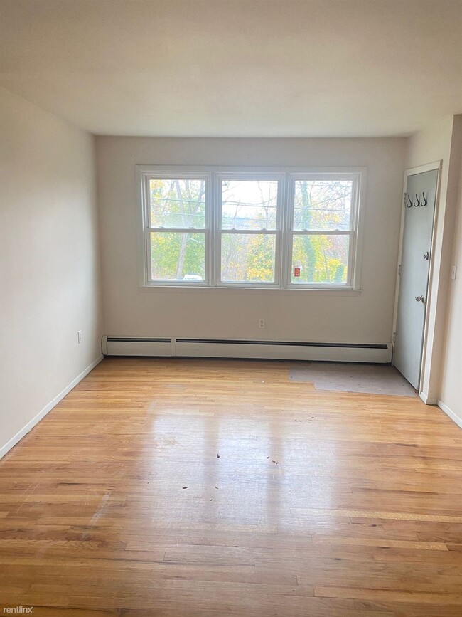 Building Photo - 2 br, 1 bath Condo - 14 Oak Ridge Dr Apt 7