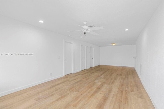 Foto del edificio - 16330 NW 45th Ave