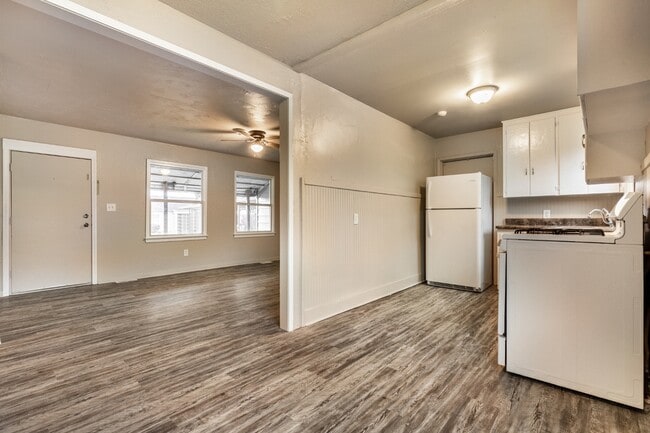 Building Photo - 4037 SE 25th St