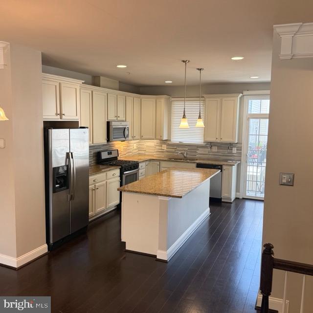 Building Photo - 35 Meridian Ln