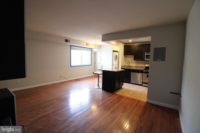 Building Photo - 1221 N Quinn St