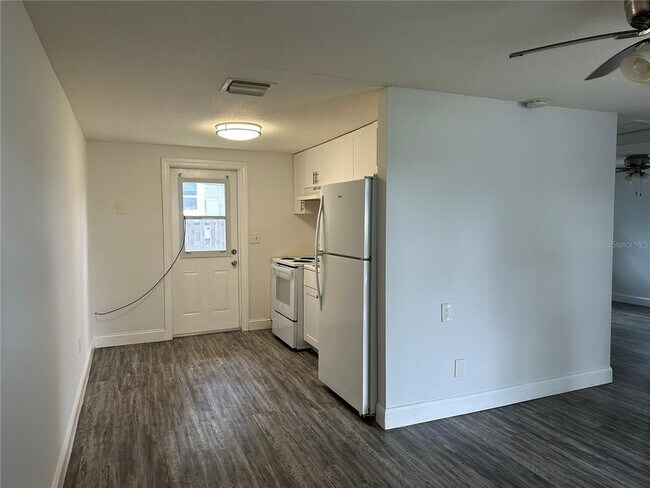 Building Photo - 452 88th Ave N