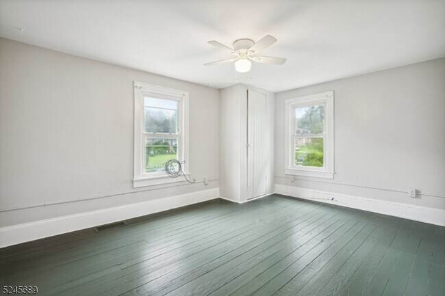 Foto del edificio - 50 King Cole Rd