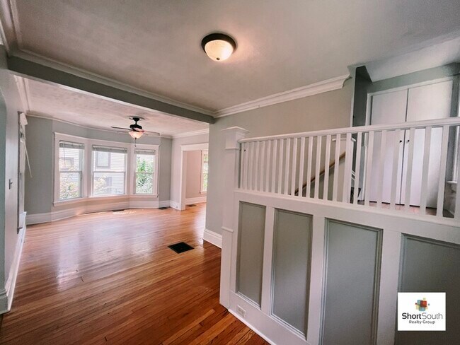 Building Photo - 3 Bed 1.5 Bath EastTown Home w/Garage For-...