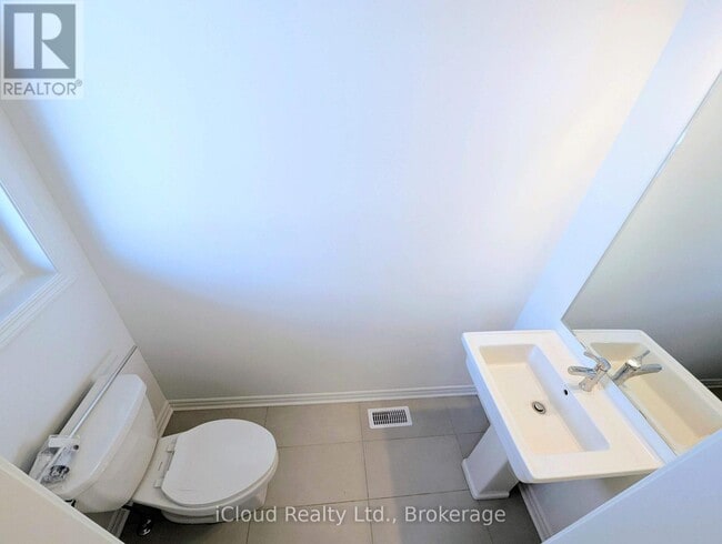 Building Photo - 1340 Hearns Pl