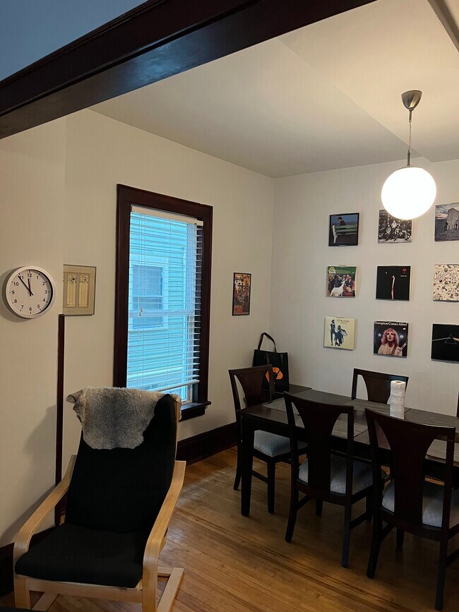 Comedor - 2544 Aldrich Ave S