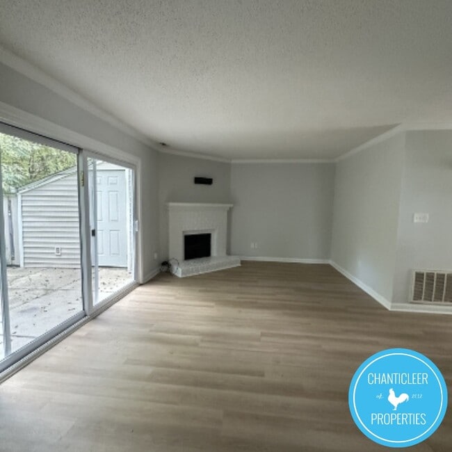 Foto del edificio - 7314 Sandy Creek Dr