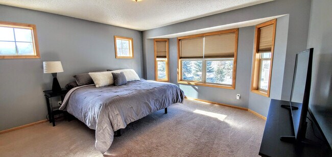 Building Photo - 8515 Lakeview Terrace