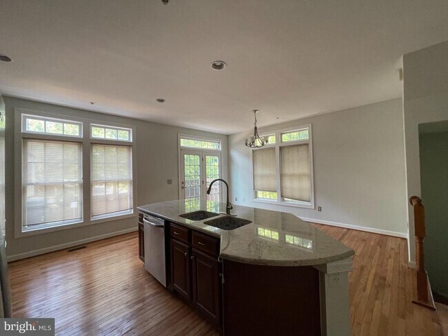 Building Photo - 8141 Skelton Cir