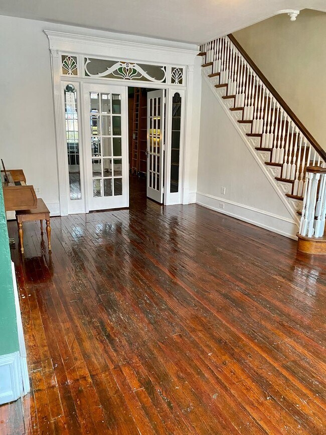 Foto del edificio - Gorgeous 6-Bedroom Rowhome in South Philad...