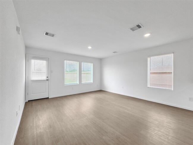 Building Photo - 112 Nicholas Rd