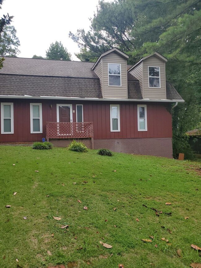 Building Photo - Louisville 37777 - 6 bedroom, 3 bath home ...