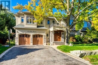 Building Photo - 452 Avon Crescent