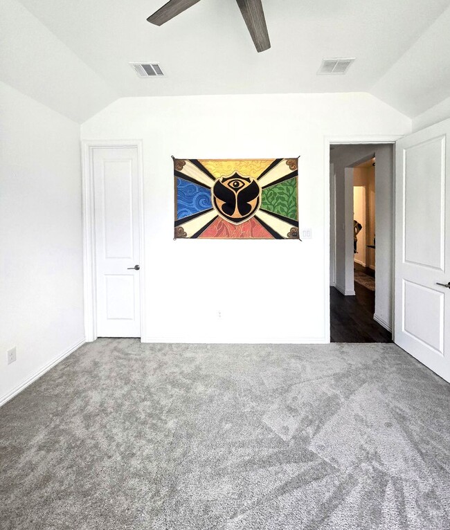 Foto del edificio - 536 Cedarwood St