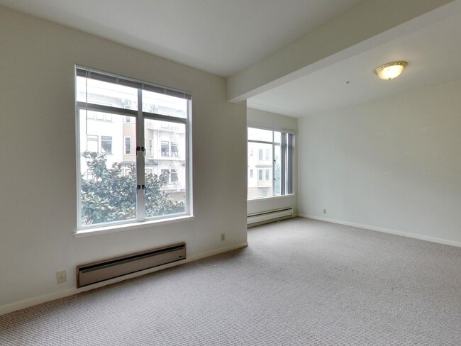 Building Photo - 1400 Jones St