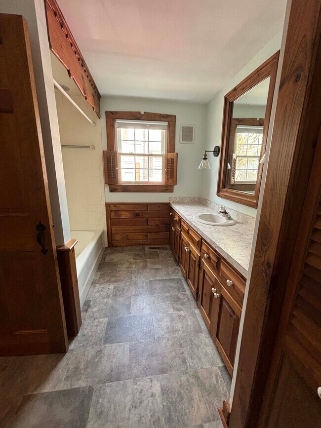 65 Harbor Ave Unit A, Nashua, NH 03060 Apartments in Nashua, NH