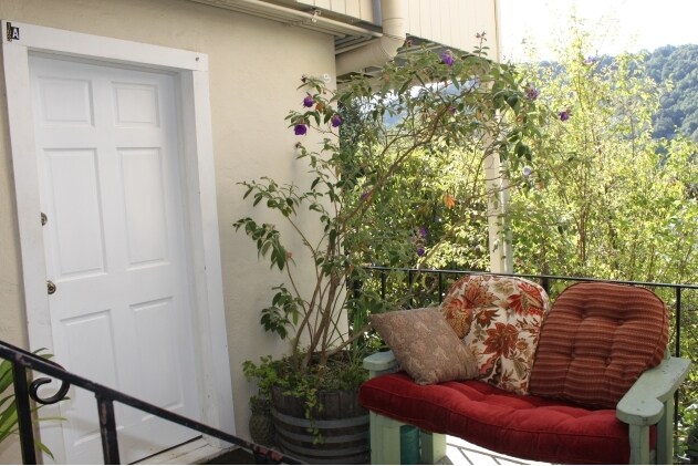 Foto del edificio - 103 Live Oaks Ave