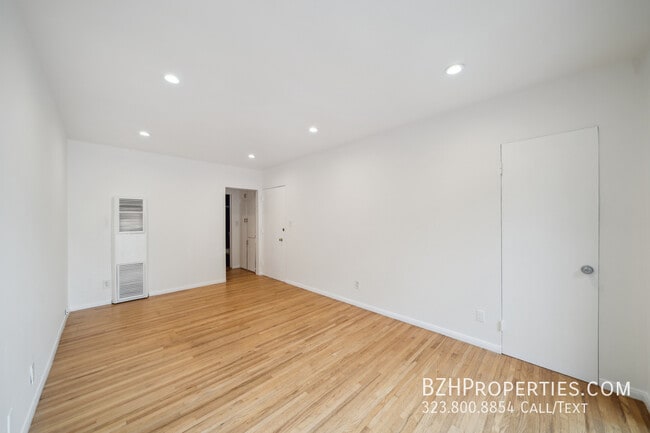 Building Photo - 710 Westmount Dr