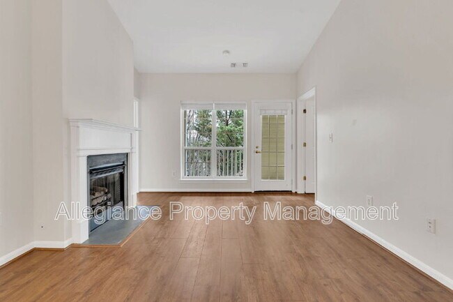 Foto del edificio - 4560 Strutfield Ln