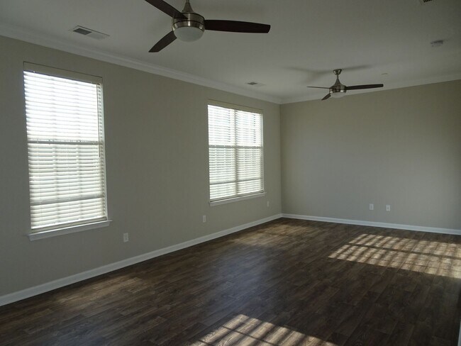Building Photo - 108 Promenade Ln