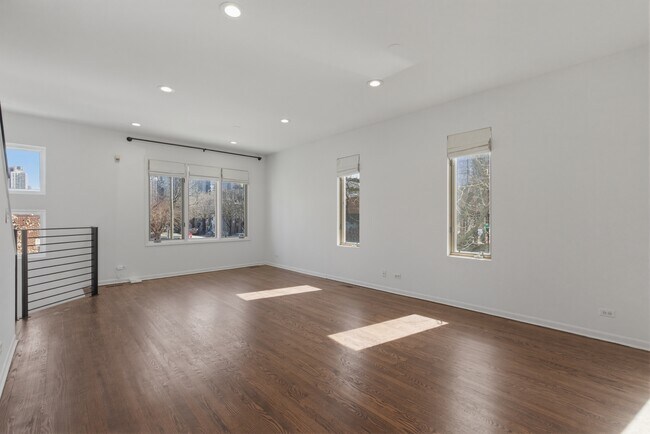 Foto del edificio - 448 N Carpenter St