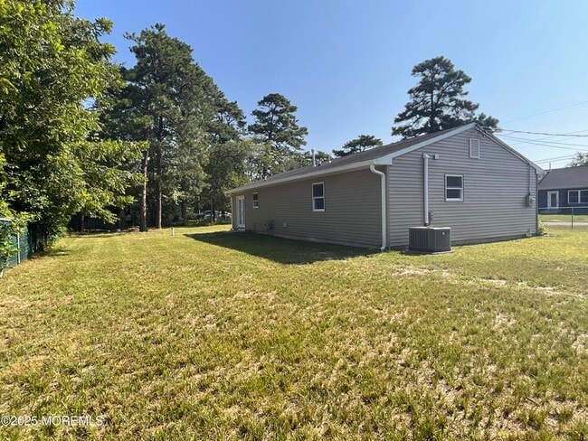 Building Photo - 208 Wichita Trail