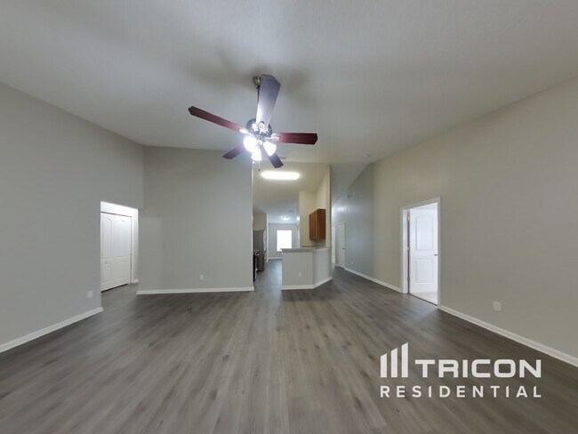 Building Photo - 6781 Southern Oaks Dr