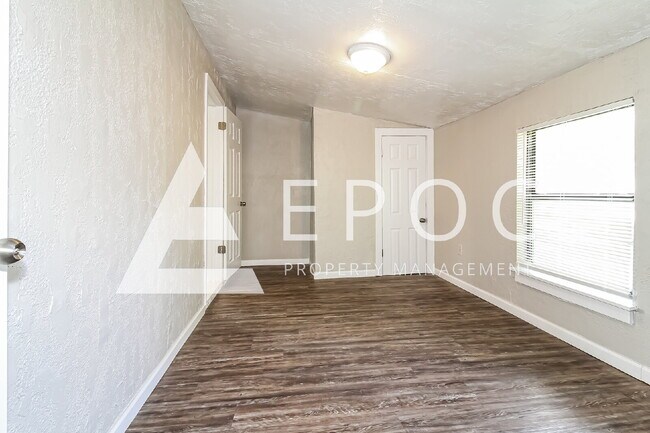 Foto del edificio - 705 E Hughbert St