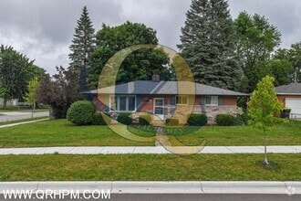 Building Photo - 5273 Greenleaf Dr