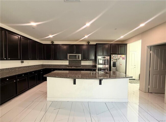 Foto del edificio - 28635 Parkside Dr