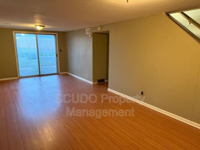 Building Photo - 9307 Ballentine St
